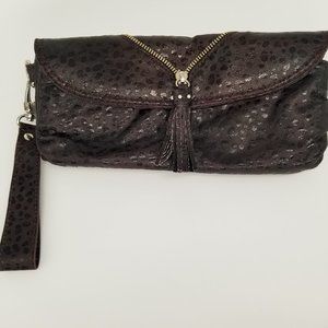 CHOCOLATE BROWN CLUTCH BAG WITH ZIPPER DETAILING